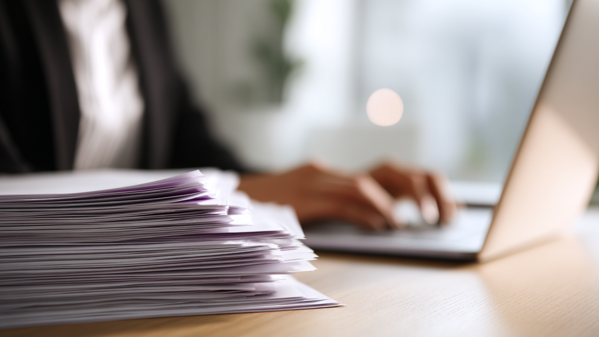 How Long Do Hiring Managers Actually Look at Your Resume?