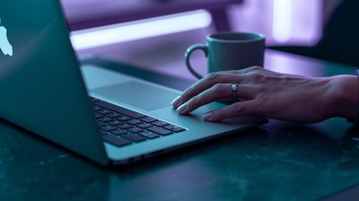 7 Signs Your Coworkers Hate Your AI-Maxxing — And How to Use AI Without Becoming the Office Nuisance